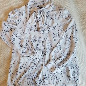 LAST CHANCE Premise studio button down blouse.